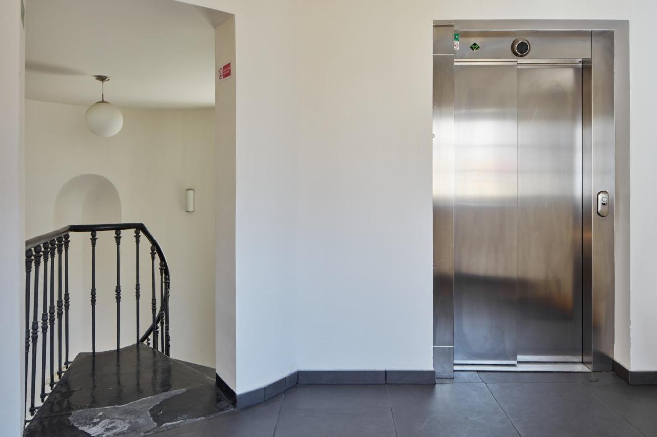 Days - 3bdr Bright Loft - Ac - Location In New Town * Praag